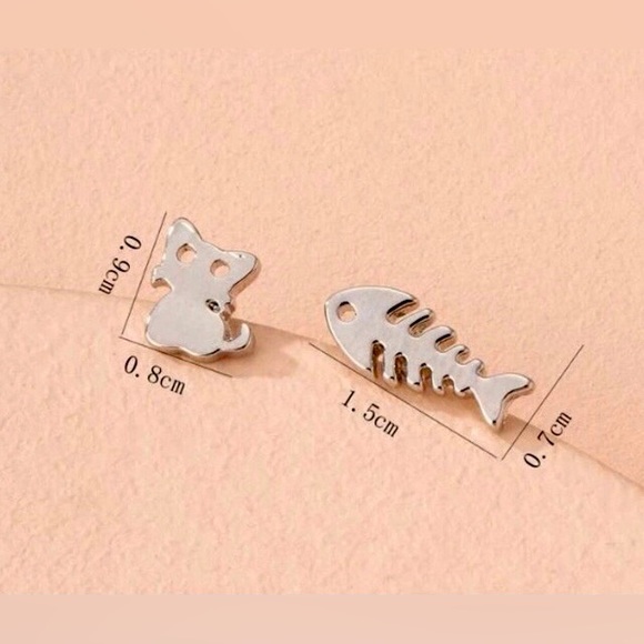 🦴🐱Cat & Fish Bone  Earrings NWT - Picture 9 of 10